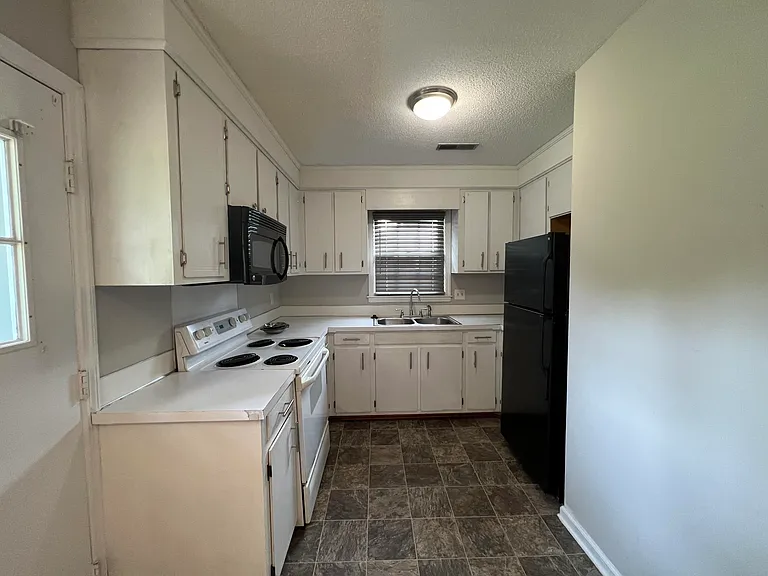 103 Dorchester Manor Blvd — Photo 3