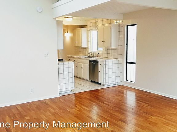2nd image of 300 Walnut St