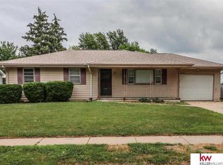 8005 S 37th St, Bellevue, NE 68147