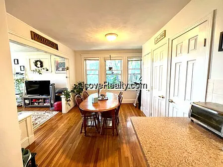 3 bed, 1.0 bath, $3,900 — Photo 2