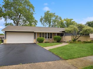 220 Pleasant Dr, Elk Grove Village, IL 60007