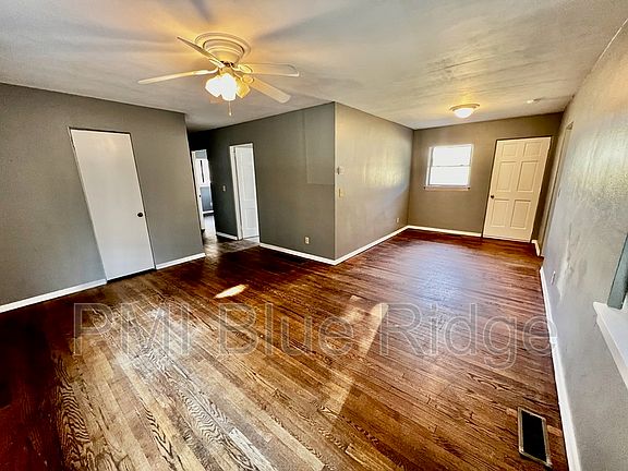 4th image of 2016 Arlington Pl