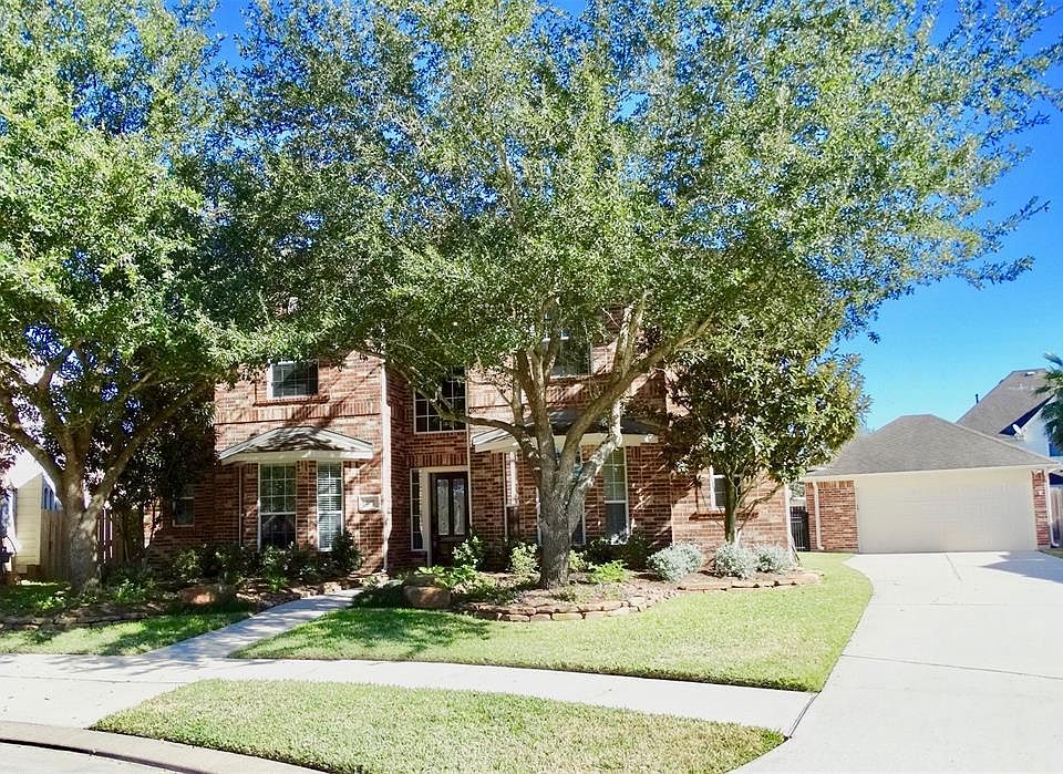 1st image of 207 Whitehall Cir