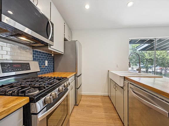 4th image of 1304 Mariposa Dr APT 201