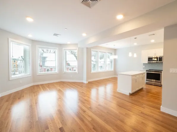 142 Coolidge St #2, Brookline, MA 02446