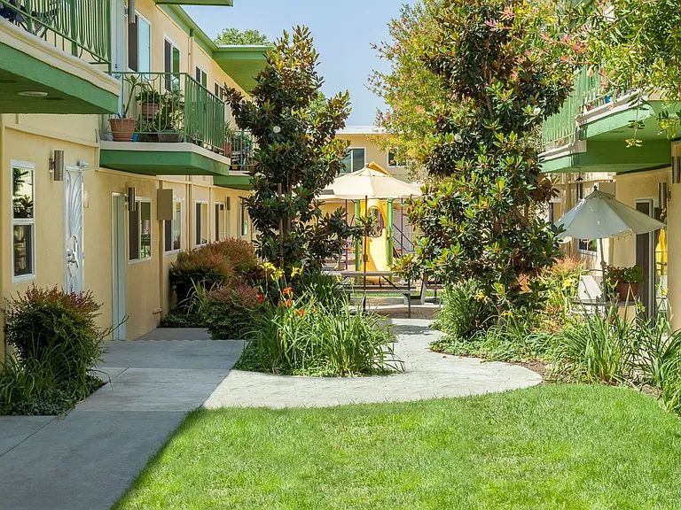 Villa Capri Apartments — Photo 11