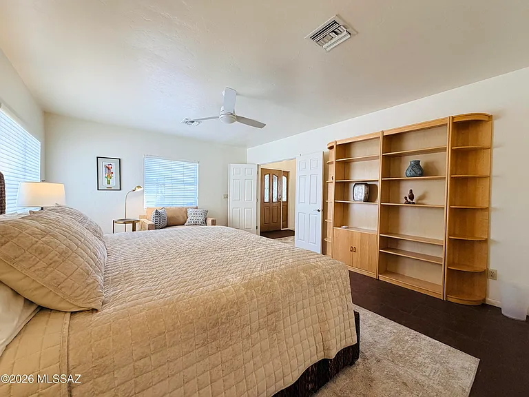 1465 W Bridalveil Pl — Photo 8
