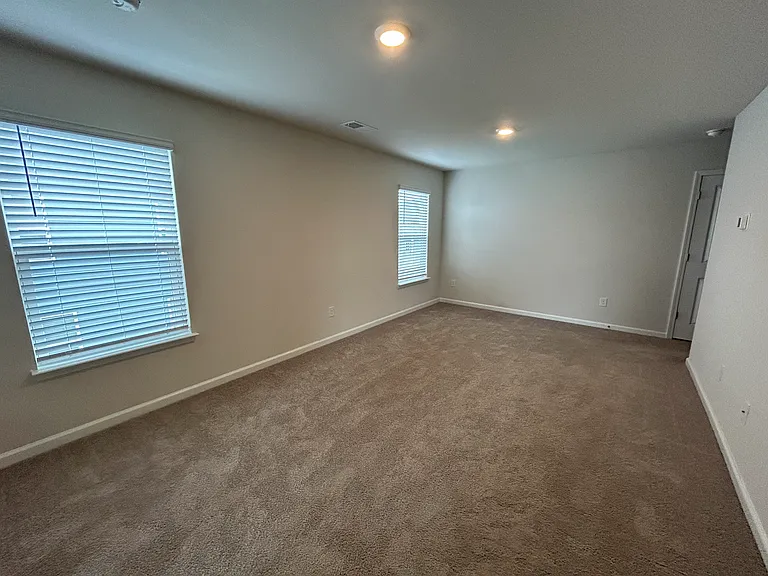 324 Vaccaro Dr — Photo 15
