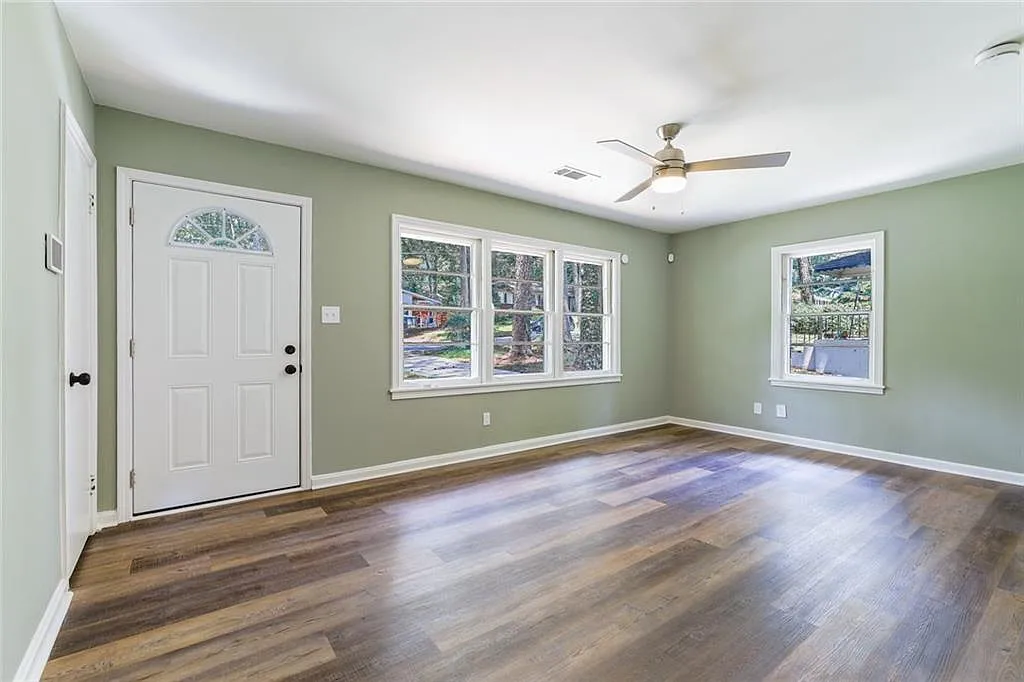 3 bed, 1.0 bath, 1044 sqft, $1,595 — Photo 3