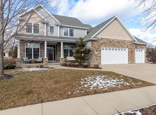 330 E Flintrock Dr, Appleton, WI 54913