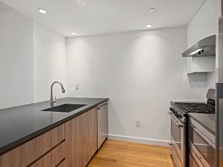 247 N 7th St #2407 — Photo 3