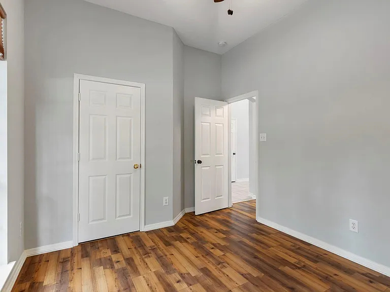 6 E Cottage Green St — Photo 12