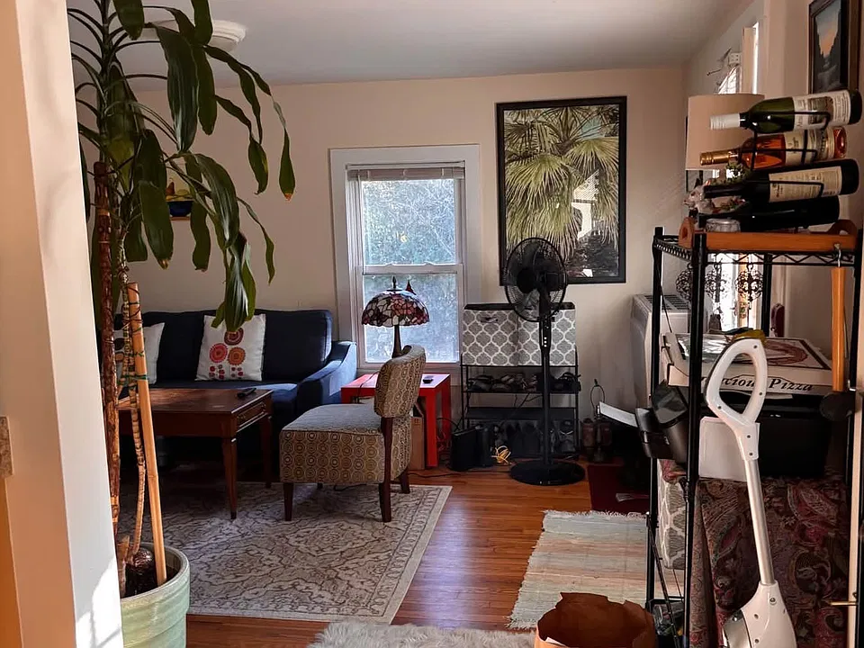 615 N Aurora St #4