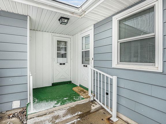 3rd image of 918 Andover Ct SE