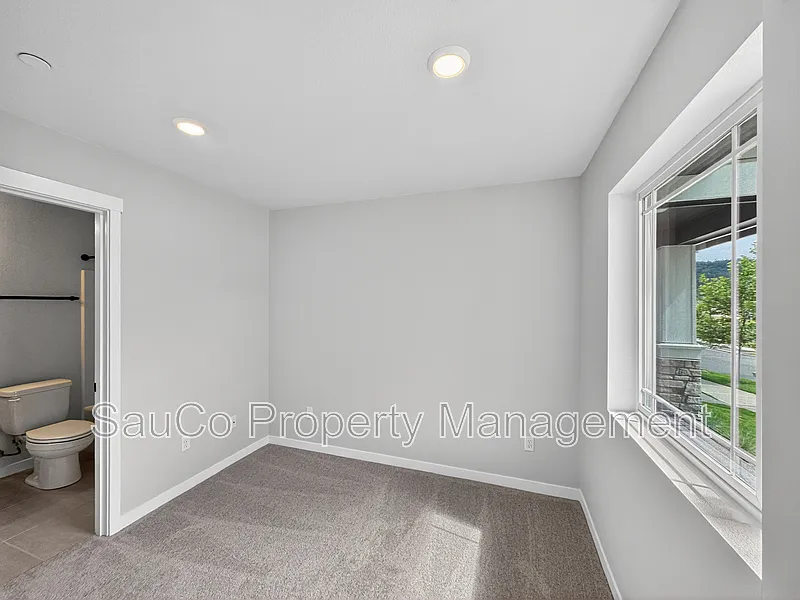 3 bed, 3.0 bath, 1406 sqft, $2,575 — Photo 3
