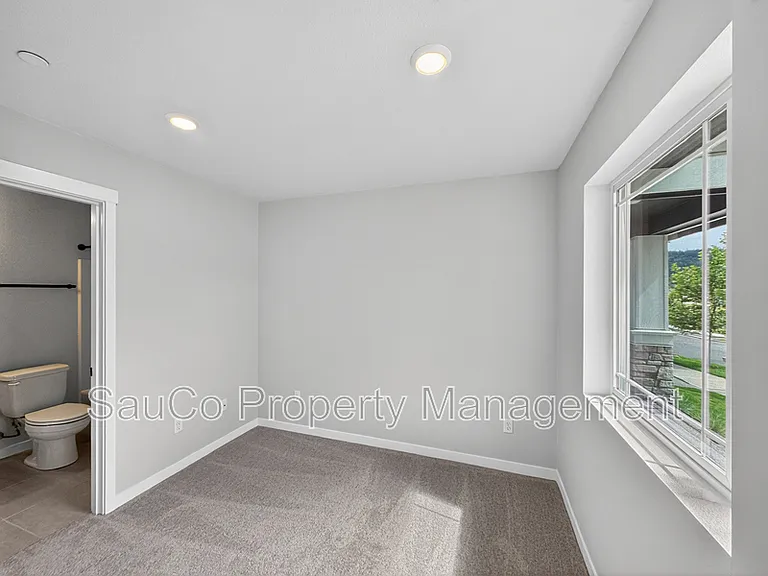 7513 NW Eleanor Ave — Photo 3