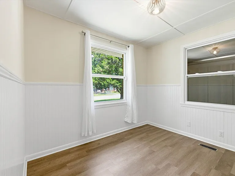 37 Hillsboro Rd — Photo 15