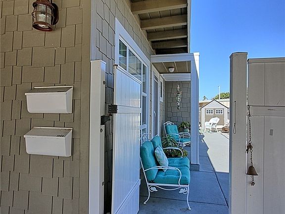 2nd image of 1065 Bath Ln