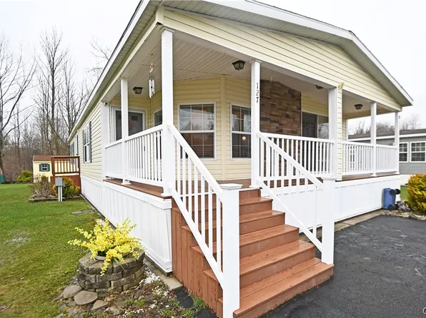 127 Royal Meadows Dr, Clinton, NY 13323