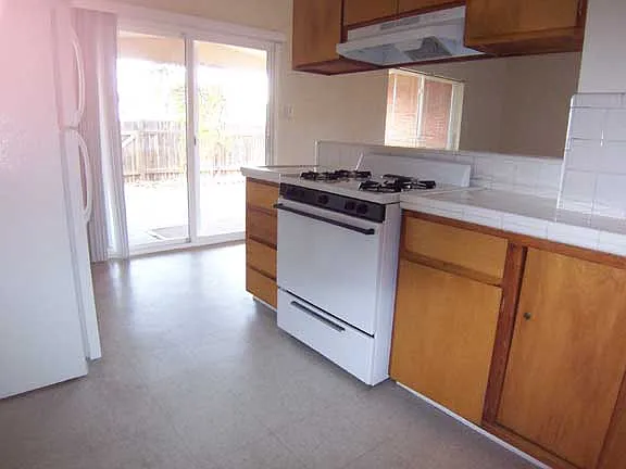 2 bed, 928 sqft, $1,200 — Photo 2