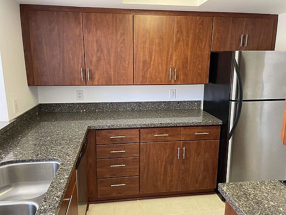 5th image of 1270 Cleveland Ave #325