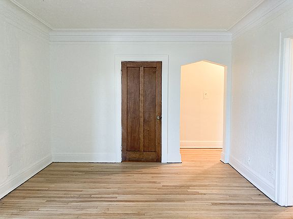 5th image of 1141 Holcomb Ave #308