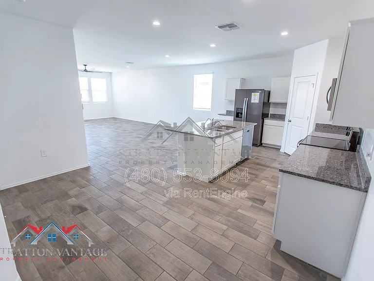 1330 W Hess Ave — Photo 14