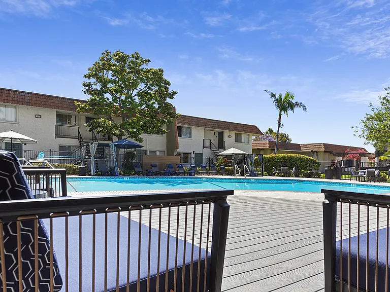 Terra Camarillo — Photo 16