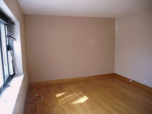 3rd image of 5040 N Marine Dr APT C6