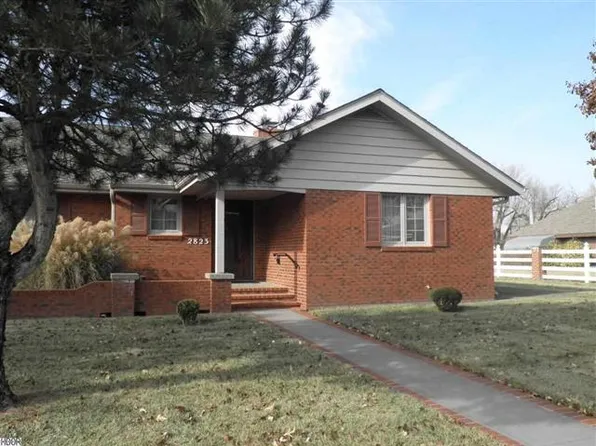 2823 Nottingham Dr, Hutchinson, KS 67502