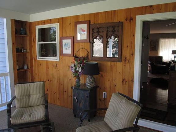 Screened-in Porch
