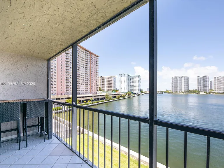 17500 N Bay Rd #S405 — Photo 3