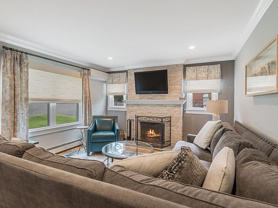 9 Hillside Ave, Woodbury, NY 11797 | Zillow