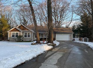 15308 Oakleigh Ct, Grand Haven, MI 49417