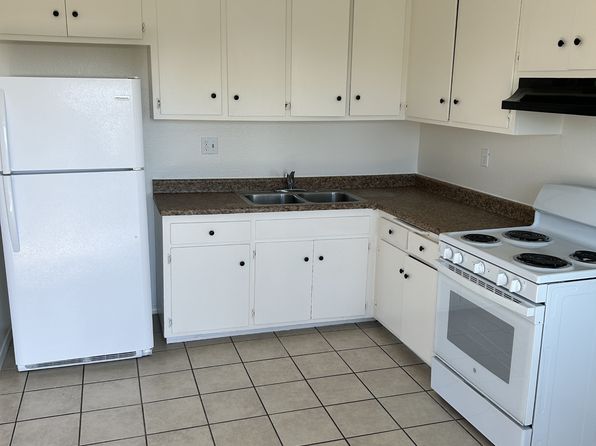 2590 Highland Ave