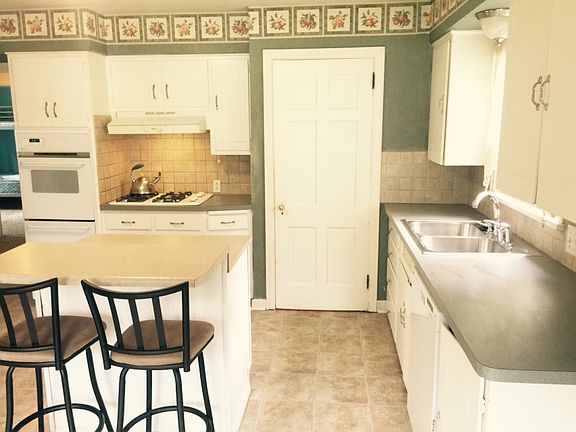4th image of 128 Forest Park Dr