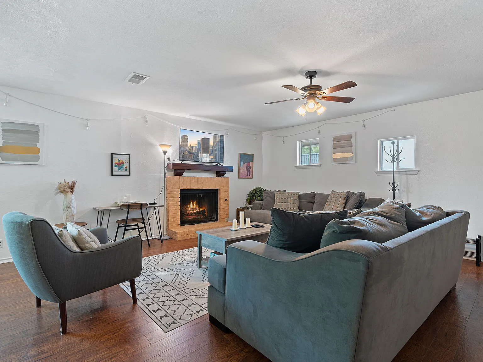 3 bed, 1372 sqft, $1,700 — Photo 2