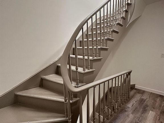3rd image of 118 Van Horne St Floor 3