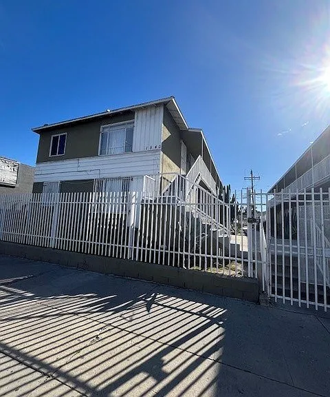 1540 & 1544 W. Florence Avenue — Photo 3