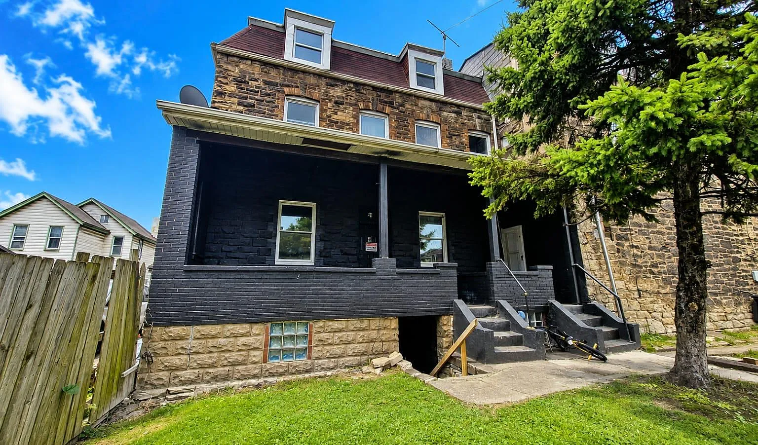 1 bed, 1800 sqft, $575 — Photo 1
