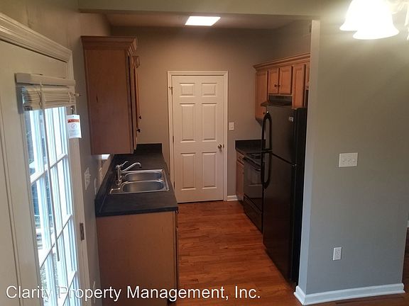 4th image of 3723 Keri Ln NE