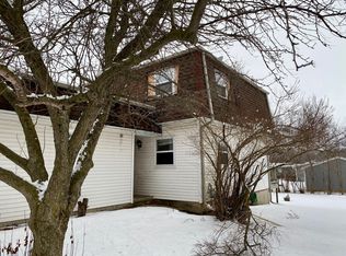 621 W Brickville Rd, Sycamore, IL 60178