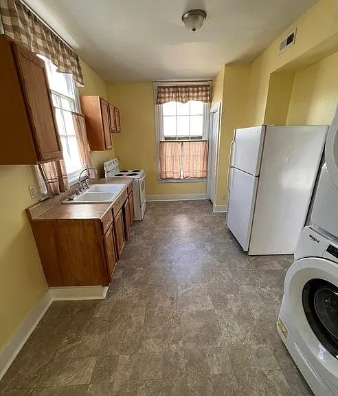 112 S Laurel St #B — Photo 7