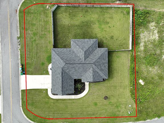 4th image of 554 NW Oakmont Way