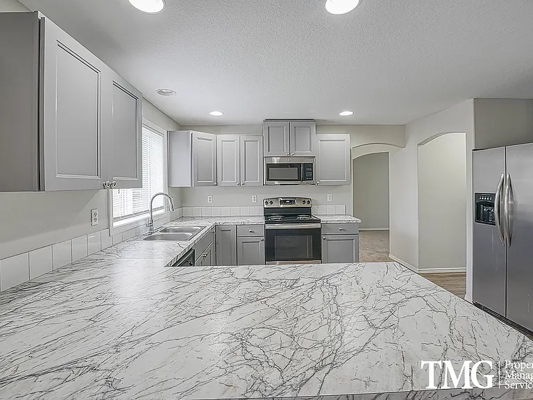 17015 NE 31st Way — Photo 3