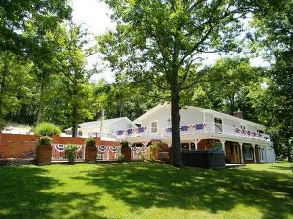 62 Tracy Ln, Lake Ozark, MO 65049