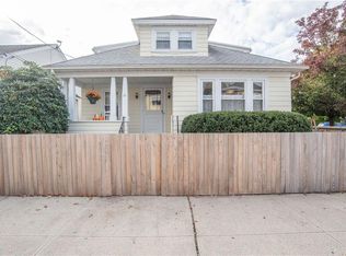 21 Bloomfield St, Pawtucket, RI 02861