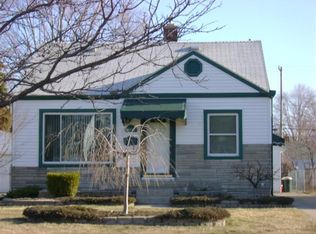 18575 Woodcrest St, Harper Woods, MI 48225