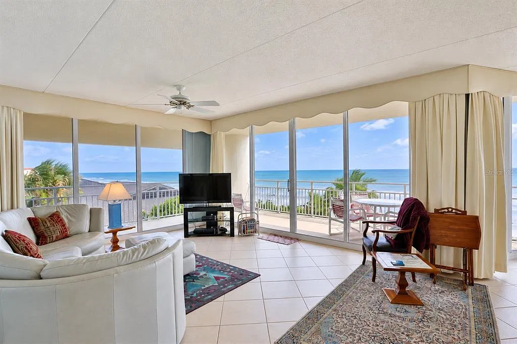 3 bed, 3.0 bath, 2061 sqft, $5,000 — Photo 3