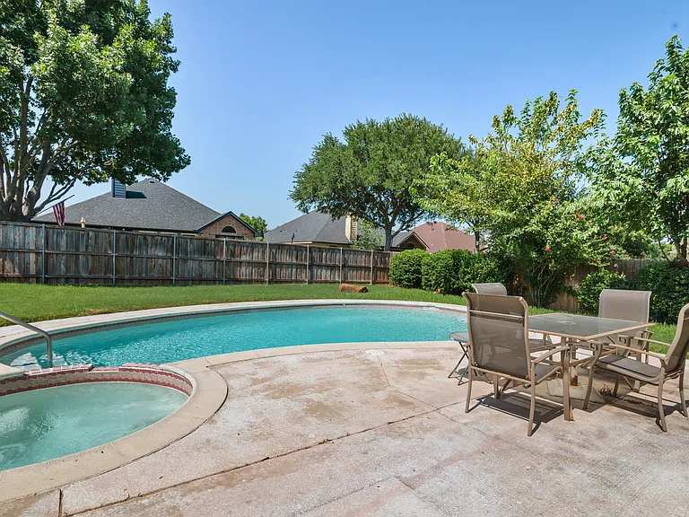 1703 Nightingale Ln — Photo 17